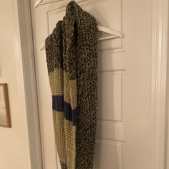 Roots Chunky Knit Infinity Scarf Womens Winter Scarf - Picture 1 of 4